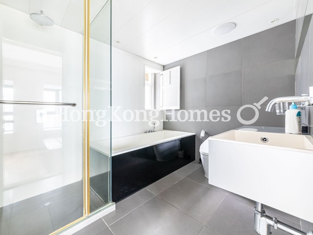 Master Bathroom — Winsome Park, Mid-levels West
