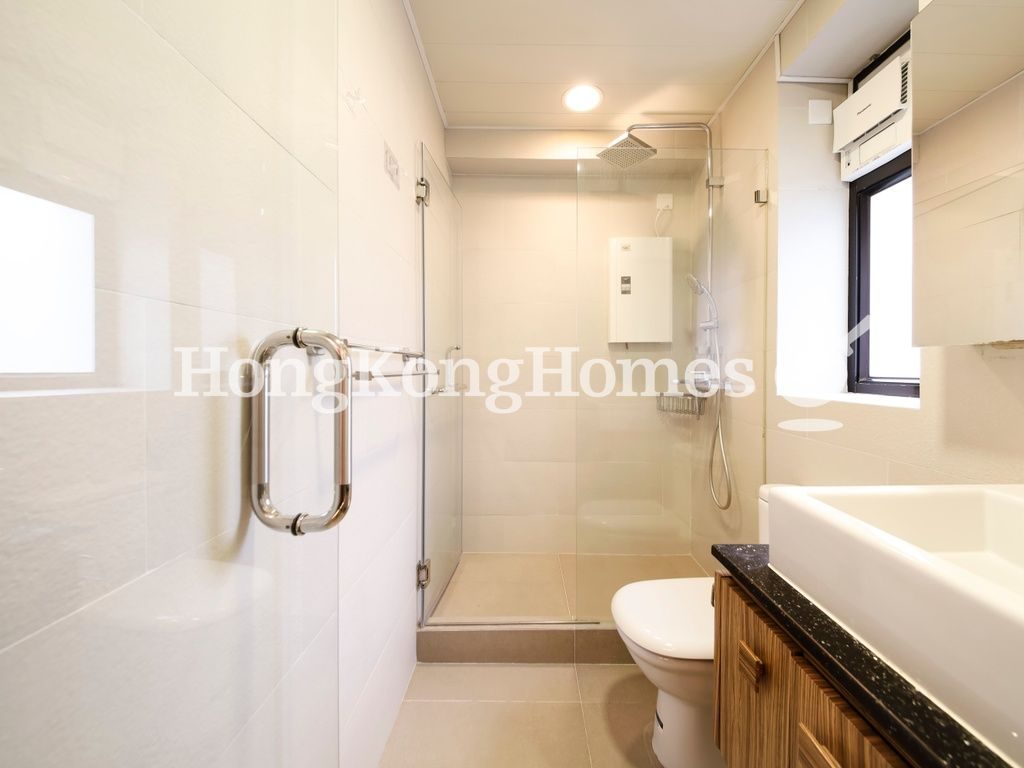 Master Bathroom — Ying Piu Mansion, Mid-levels West