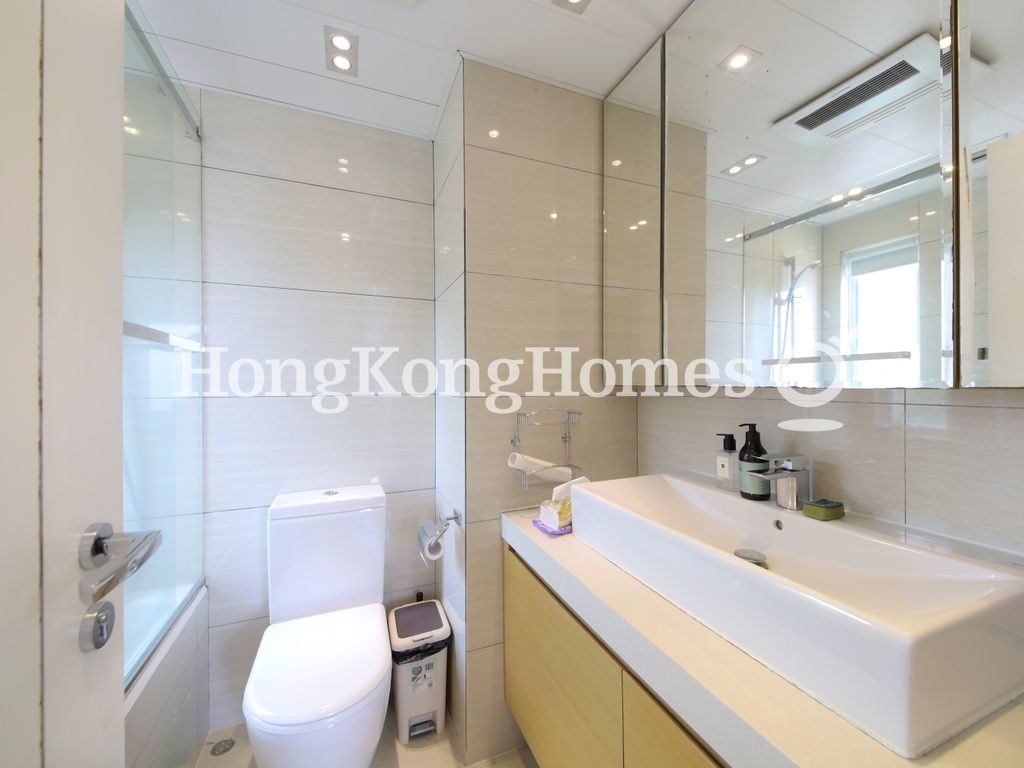 Master Bathroom — Emerald Garden, Pokfulam