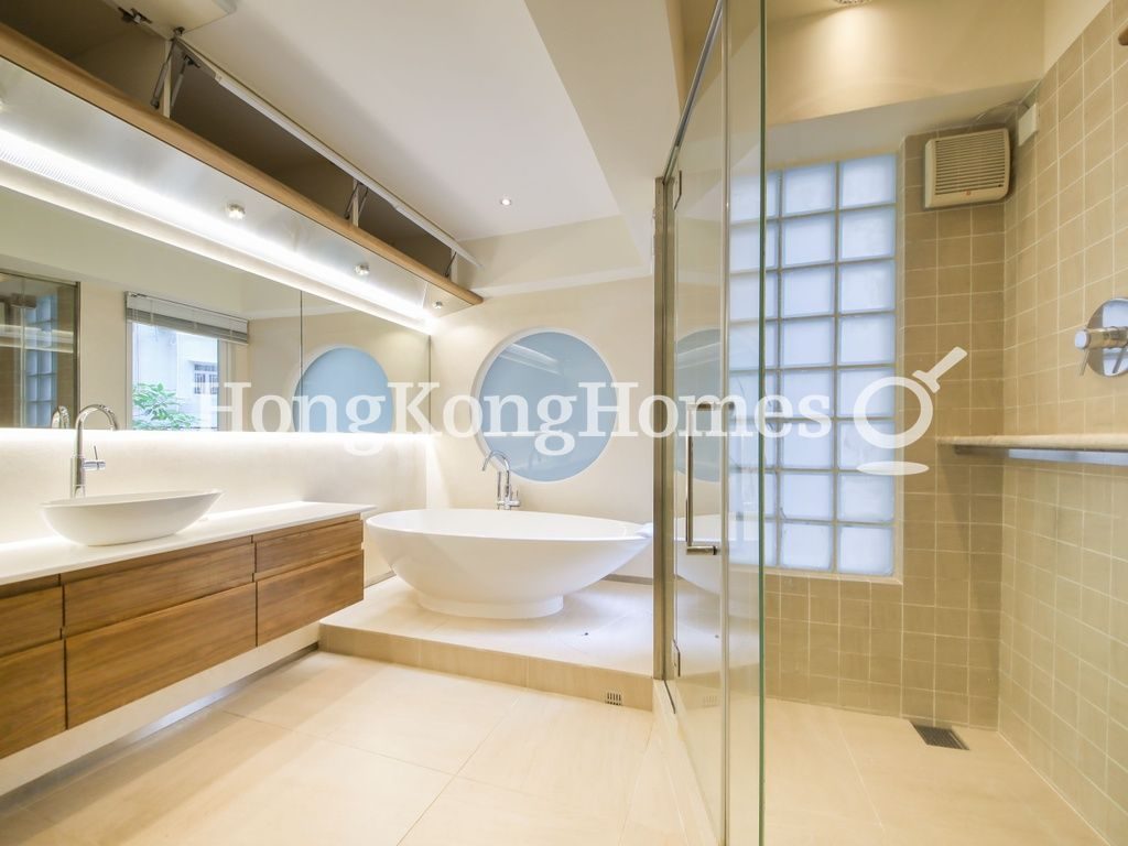 Ensuite Bathroom — Hanwin Mansion, Mid-levels West