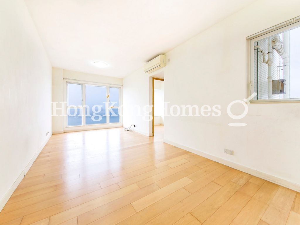 Living and Dining Room — Island Lodge, North Point