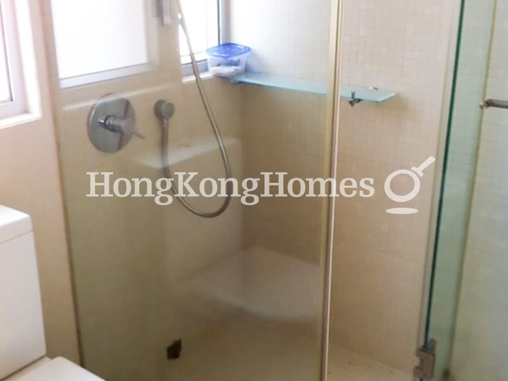 Guest Bathroom — Jing Tai Garden Mansion, Mid-levels West