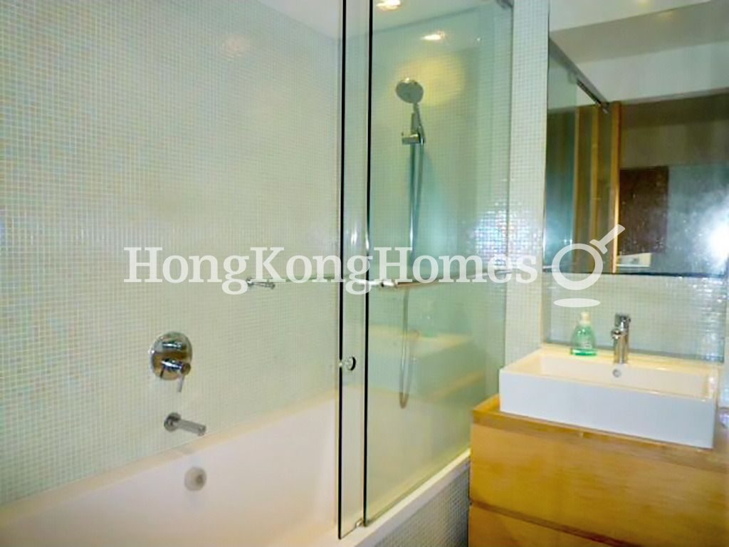 Master Bathroom — Jing Tai Garden Mansion, Mid-levels West