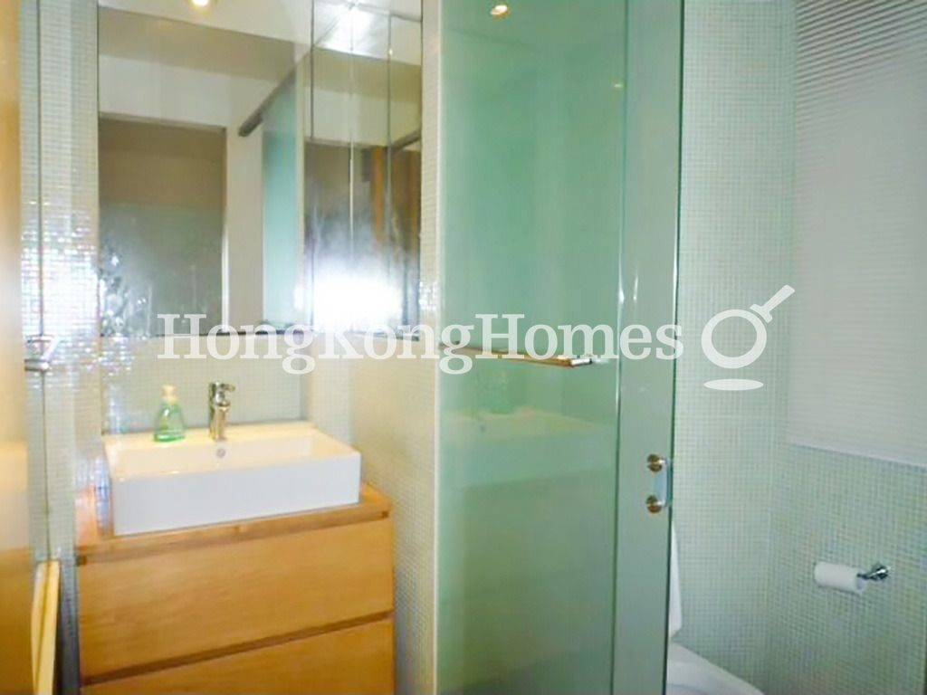Master Bathroom — Jing Tai Garden Mansion, Mid-levels West