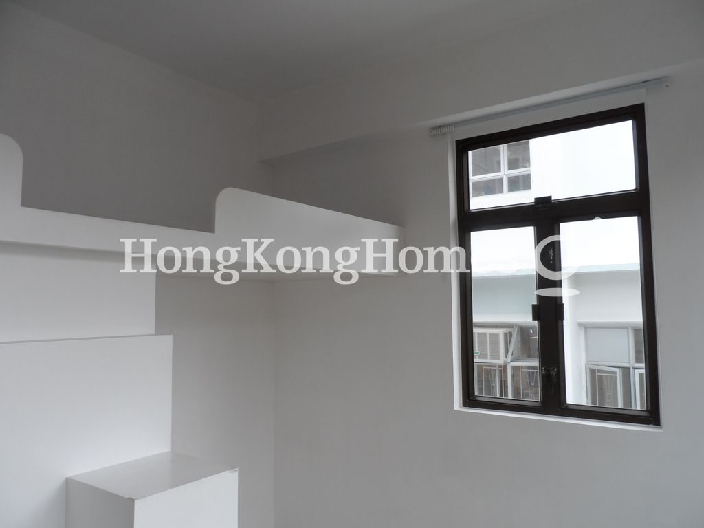 Built-in Bed in Second Bedroom — La Salle Building, Kowloon Tong