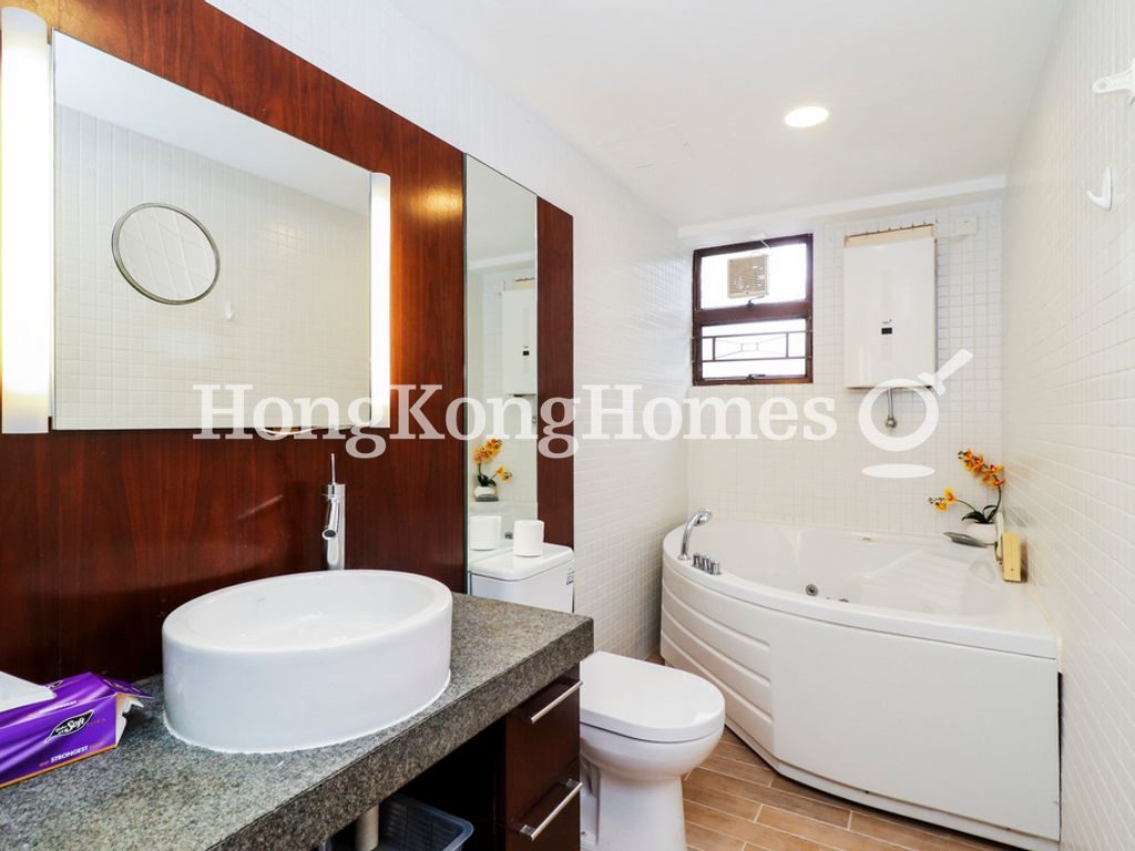 Master Bathroom — South Bay Gardens - Block C, Repulse Bay