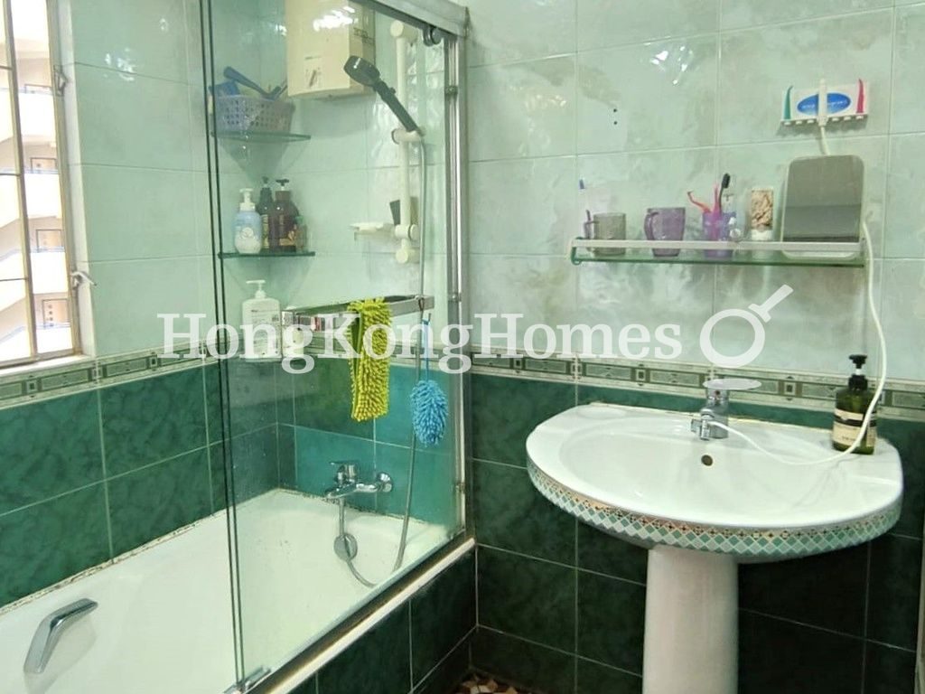 Master Bathroom — City Garden - Block 04, North Point