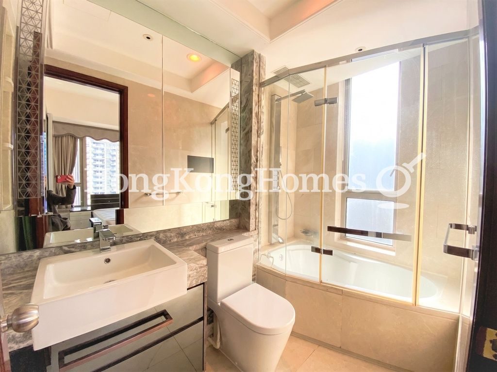 Ensuite Bathroom — The Avenue - Phase 2 - Tower 3, Wan Chai