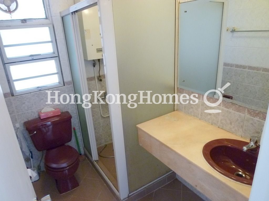 Master Bathroom — Baguio Villa - Block 22, Pokfulam
