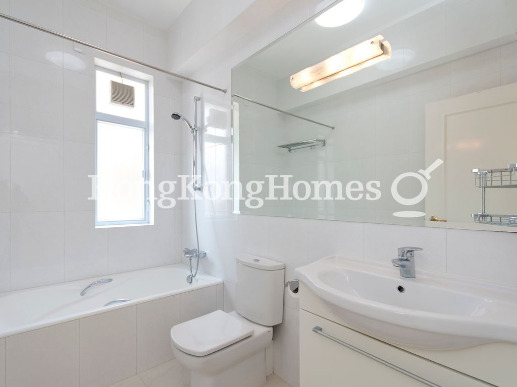 Master Bathroom — Best View Court, Mid-levels Central