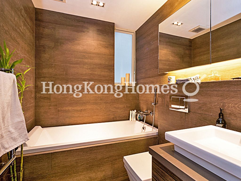 Guest Bathroom — Bisney Terrace, Pokfulam