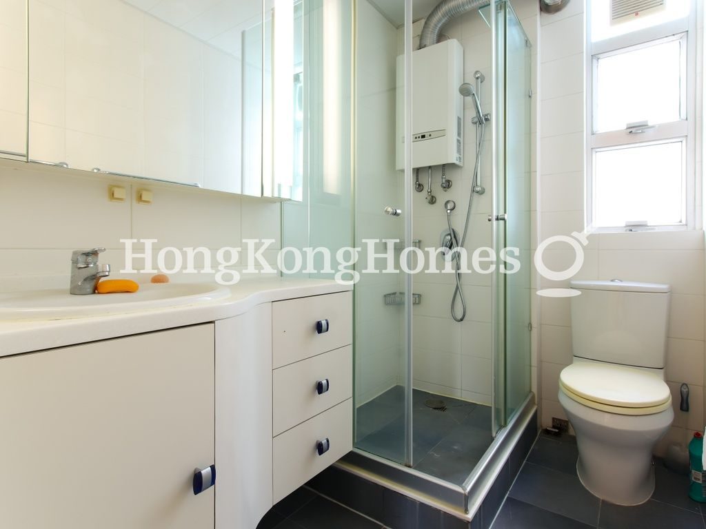 Guest Bathroom — Bisney Villas (Consort Rise 19-21), Pokfulam