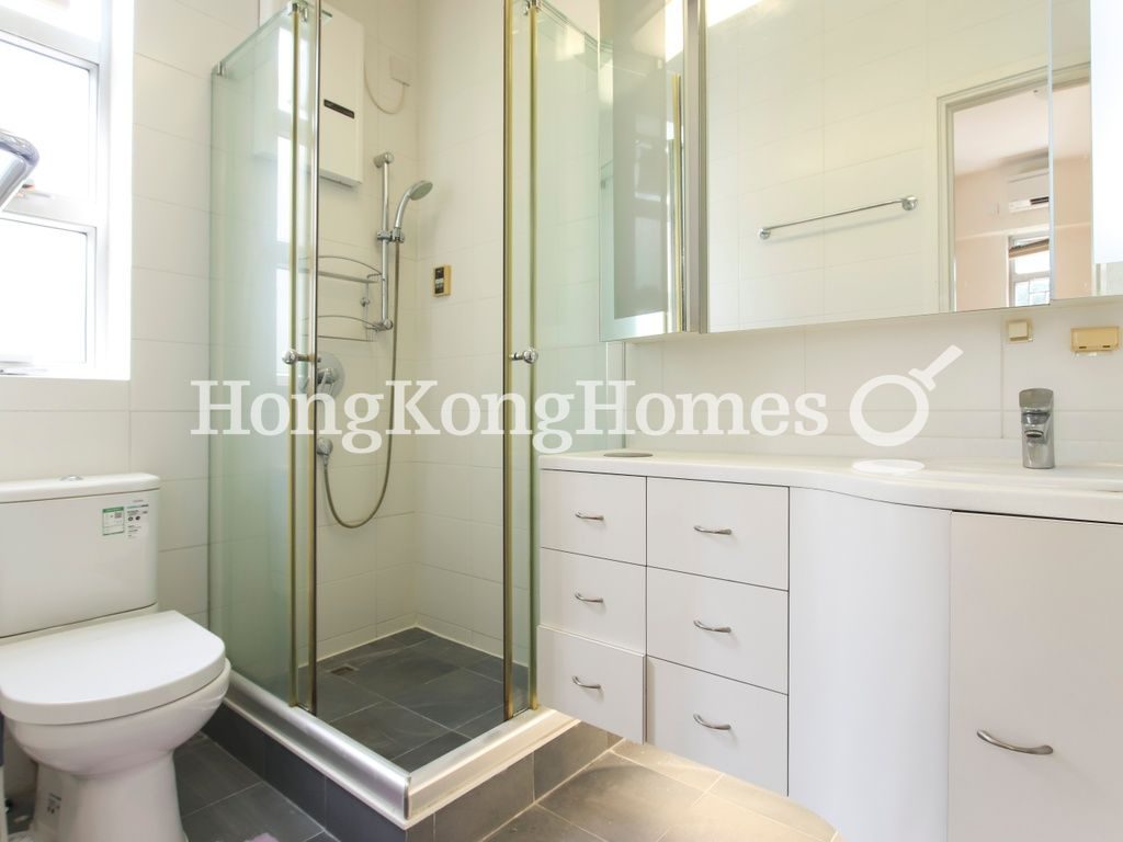 Master Bathroom — Bisney Villas (Consort Rise 19-21), Pokfulam