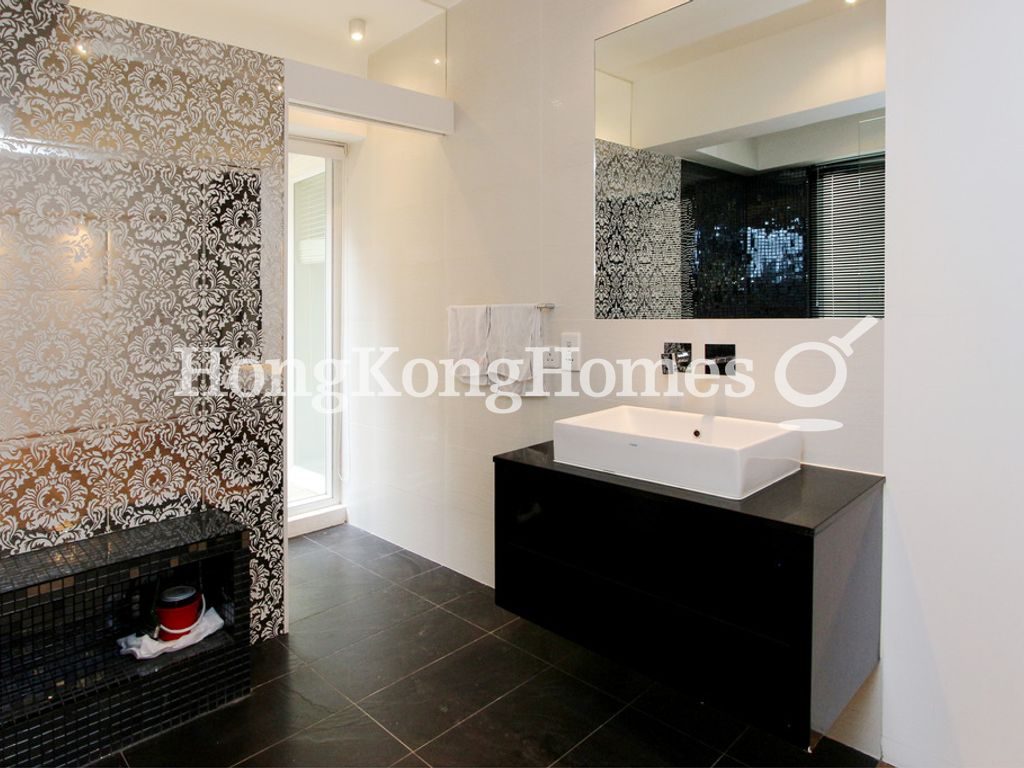 Master Bathroom — Hanwin Mansion, Mid-levels West