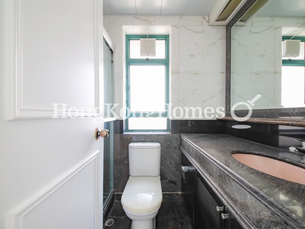 Guest Bathroom — Hillsborough Court - Block 02, Mid-levels Central