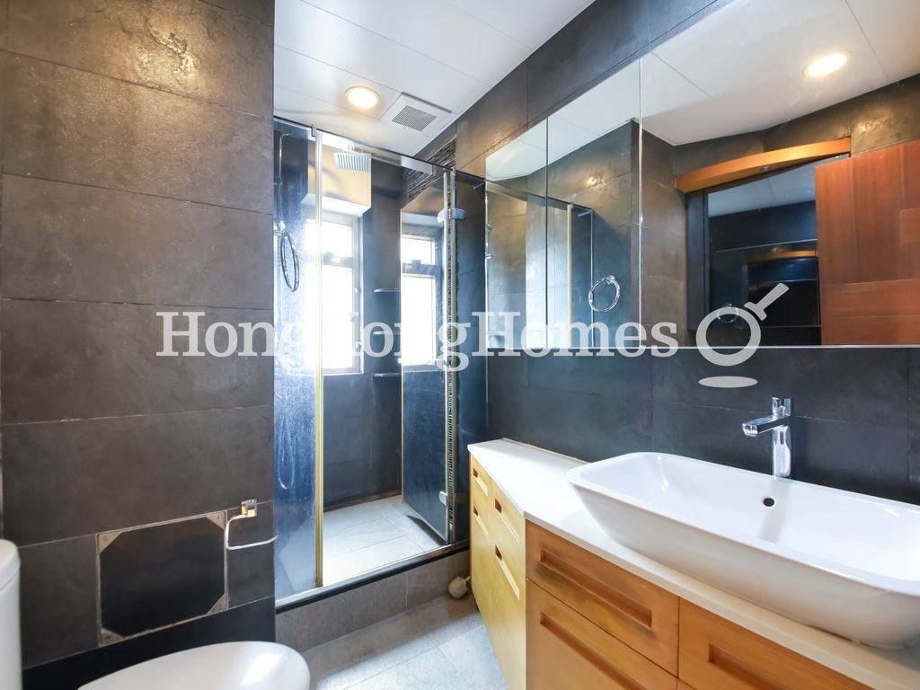 Bathroom — Jing Tai Garden Mansion, Mid-levels West