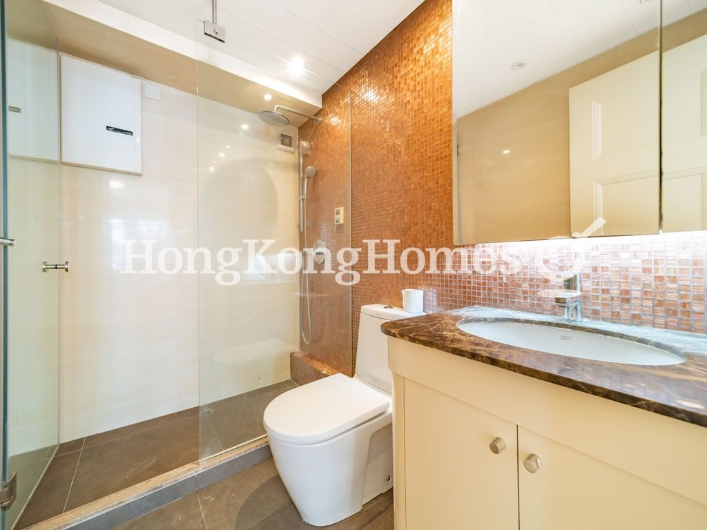 Guest Bathroom — Ka Fu Building, Mid-levels West
