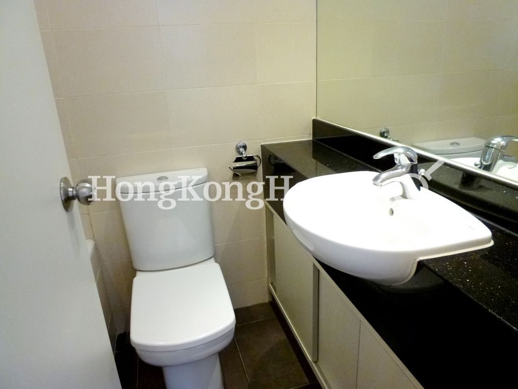 Master Bathroom — Phoenix Court - Block 05, Mid-levels East